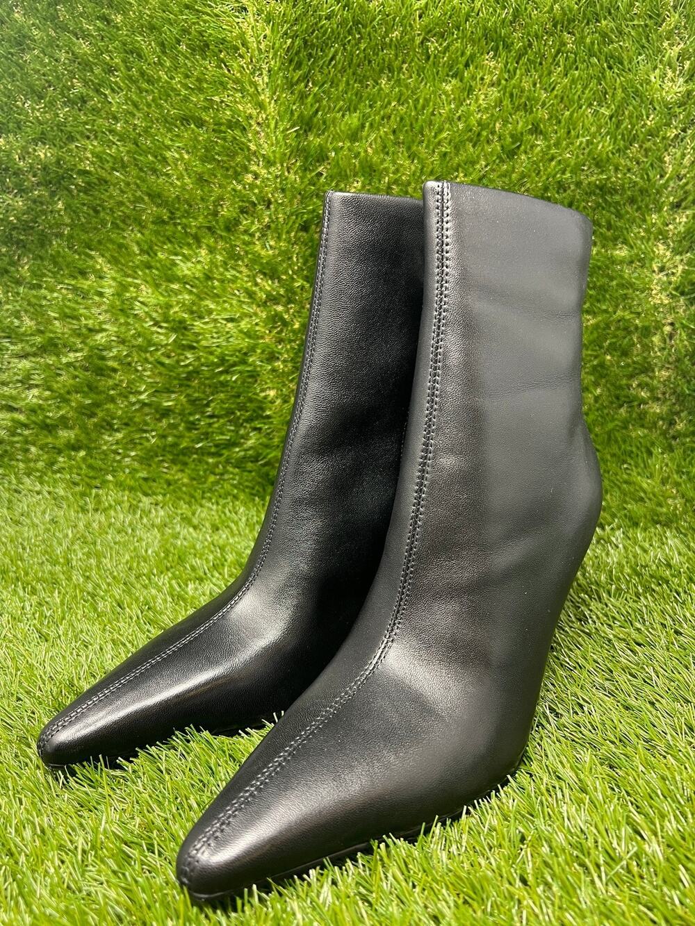 Nine West Women's 7.5M Ohmy Pointy Black Heel Boots